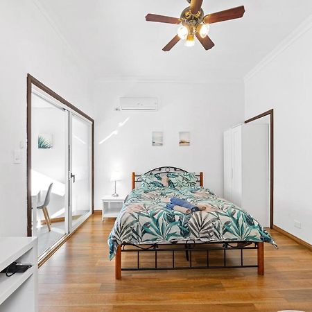 Spacious 1 Bedroom Guest House With Free Parking Sidney Exterior foto