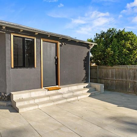 Spacious 1 Bedroom Guest House With Free Parking Sidney Exterior foto